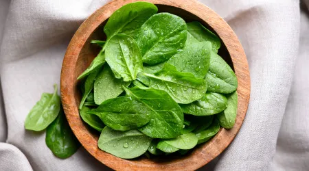 Receita de espinafres salteados para um acompanhamento cheio de ferro