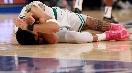 Lesão obriga estrela dos Boston Celtics a sair de cadeira de rodas