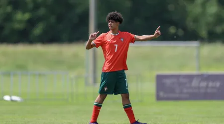 Tal pai, tal filho. Cristiano Ronaldo Jr. estreou-se com o 7 pela seleção
