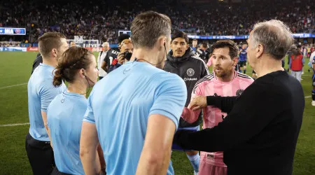 Messi novamente de cabeça perdida com árbitro após novo tropeção do Inter