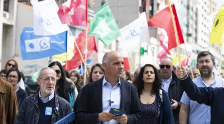 Paulo Raimundo diz que se deve investir "tudo" na paz e não na guerra