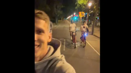 Quarteto do Barça pegou nas bicicletas para festejar título… no hospital