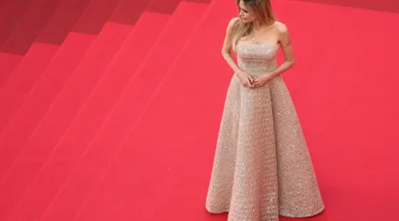 Um verdadeira princesa. Angelina Jolie aparece de surpresa em Cannes
