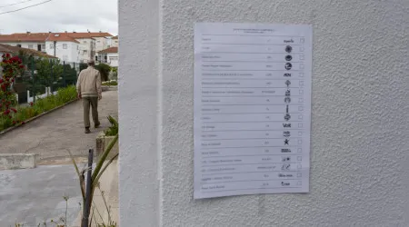 Votos só podem ter cruz no quadrado a seguir a símbolo, alerta CNE