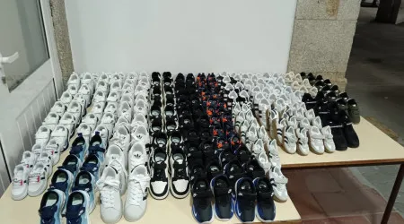 Jovem apanhada em operação 'stop' com 107 pares de ténis contrafeitos