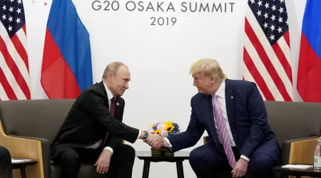 Putin teve conversa "muito informativa e franca" de duas horas com Trump