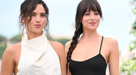 Dakota Johnson exibe tatuagens no Festival de Cinema de Cannes