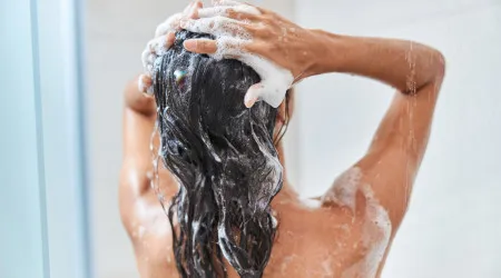Pés ou umbigo? Há mais uma parte do corpo que muitos não limpam no banho