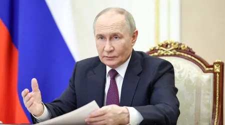 Putin diz que Rússia criou "zona de segurança" na fronteira com a Ucrânia