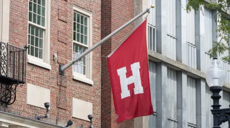 Universidades japonesas vão acolher estudantes banidos de Harvard