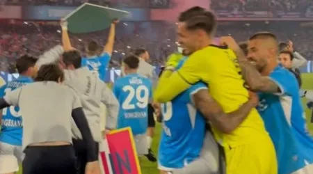 Loucura total. Napoli sagrou-se campeão e jogadores festejaram assim