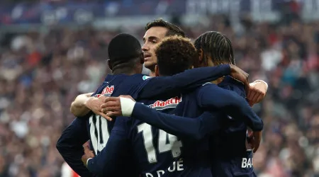 PSG 'detona' Stade Reims e portugueses celebram triplete em França
