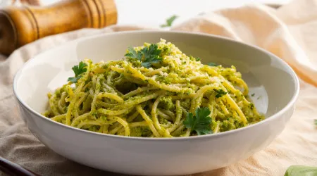Gosta de pratos de massa? Tem de experimentar este com pesto de limão