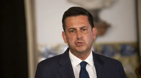 Dermatologista a ganhar 400 mil euros? "Problemas graves", critica Rocha