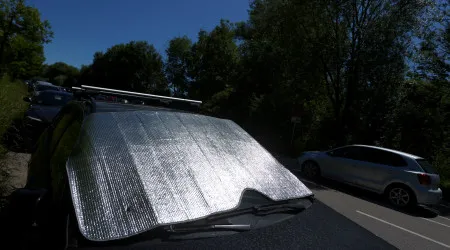 Cuidado na hora de pôr o para-sol no seu carro