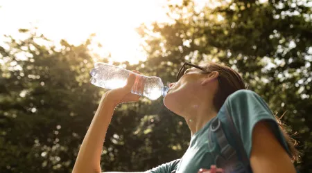 Estas bebidas hidratam tão bem como a água (ou talvez até mais)