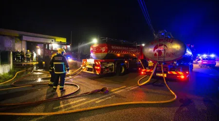 Bombeiro da corporação de Pataias ferido em fogo numa oficina automóvel