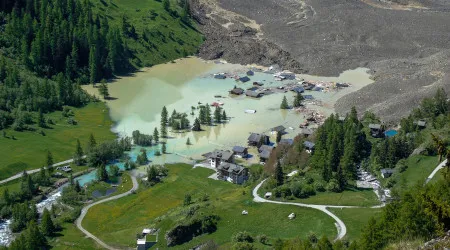 "Perdi tudo". As imagens da aldeia suíça destruída por colapso de glaciar