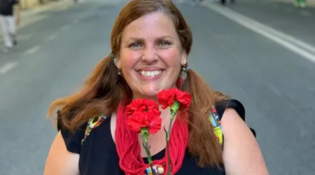 Atriz Carla Vasconcelos mostra antes e depois de perda de peso