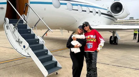 Brunna Gonçalves e Ludmilla regressam ao Brasil com a filha