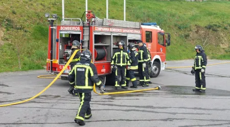 Autocarro arde em Espinho e fica completamente destruído