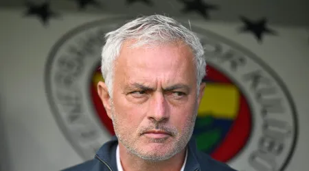 Mourinho 'finta' entrada em falso e despede-se da época com remontada