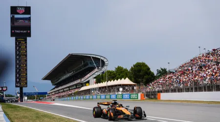 Piastri conquista pole position no GP de Espanha. Verstappen no pódio