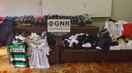 Banca 'recheada' de marcas capta atenção da GNR. Apreendidos 700 artigos