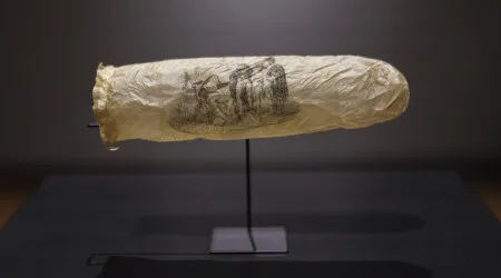 Museu em Amesterdão expõe preservativo raro com 200 anos