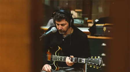 Esteves (letrista e vocalista dos Trêsporcento) lança novo EP a solo