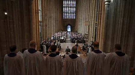 Igreja de Inglaterra abre porta a mulheres para cargo de arcebispo