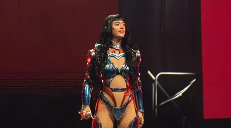Katy Perry grava vídeo para professora. Aluna em concerto antes de exame