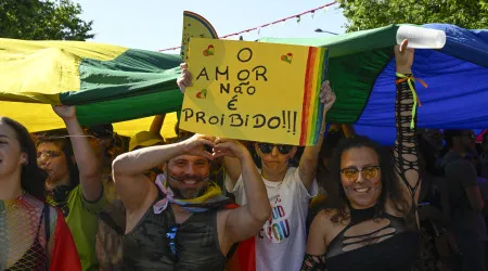 Marcha do Orgulho LGBTI+ juntou milhares de pessoas em Lisboa. As imagens