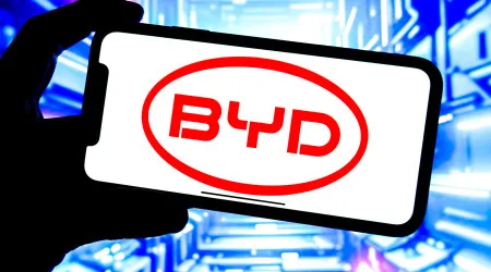 BYD visa 'influencers' com processos por difamação