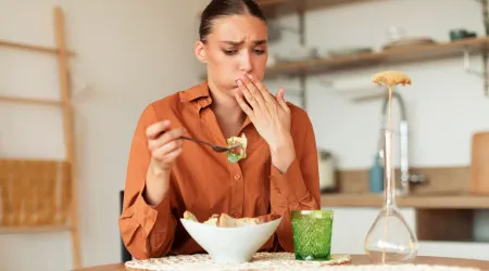 Salmonella: Eis os sintomas a não ignorar