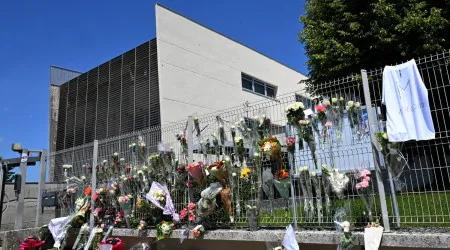 Adolescente que matou auxiliar em França não mostrou "arrependimento"
