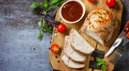 O jantar está servido! Costeletas de porco com molho de mostarda e mel