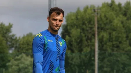 Guarda-redes Iuri Miguel de saída do Tondela