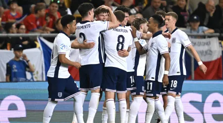 Favoritos Inglaterra e Alemanha entram a ganhar no Europeu de sub-21