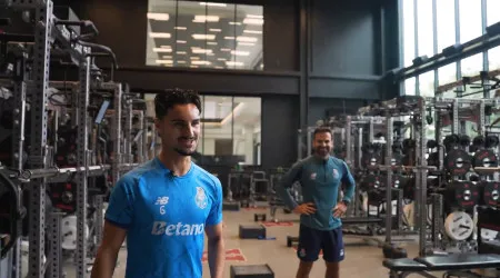 Eustáquio mostra 'quartel-general' do FC Porto e refere Pedro Abrunhosa 