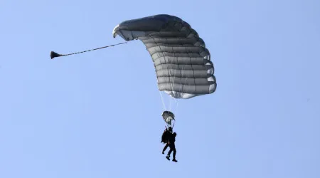 Dois mortos em salto tandem num aeródromo do Reino Unido