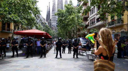 Cerca de 600 pessoas manifestam-se em Barcelona contra turismo massivo