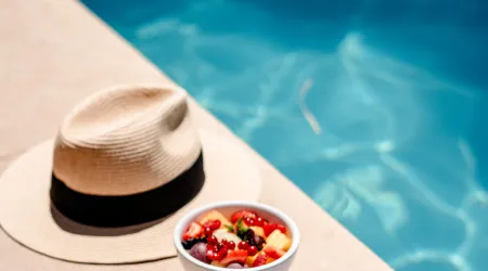 Sem planos para o fim de semana? Neste hotel, há brunch e piscina