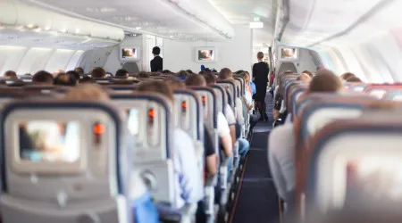 O tipo de roupa interior a evitar numa viagem de avião
