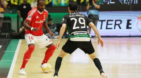 Sporting sem piedade do Benfica na procura do inédito 'penta' no futsal