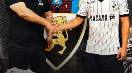 Oficial: Melhor jogador da Liga Revelação renova com o Farense