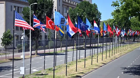 Cimeira da NATO arranca hoje para discutir reforço da despesa em defesa