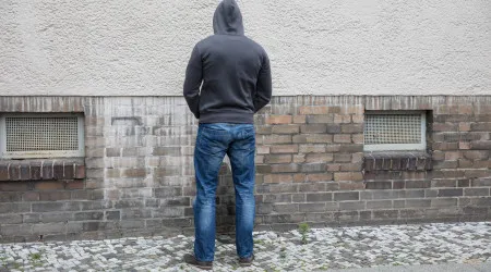 Cuspir na rua? Código de conduta já em vigor em Albufeira (eis as multas)