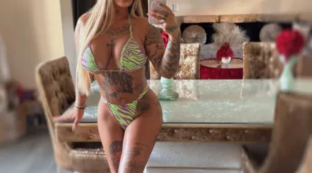 Cláudia Nayara mostra antes e depois. Cantora perdeu 12 kg em dois meses