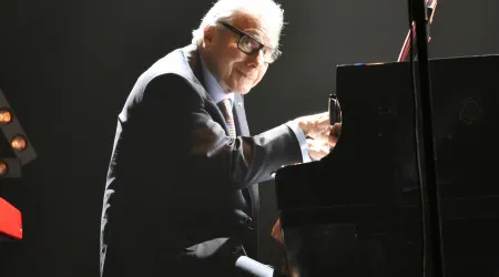 Morreu Lalo Schifrin, compositor do tema de 'Missão: Impossível'
